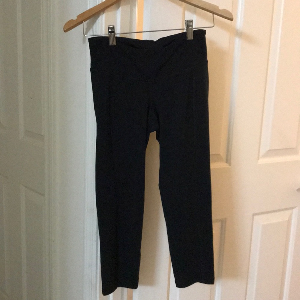 Old Navy black cropped leggings
